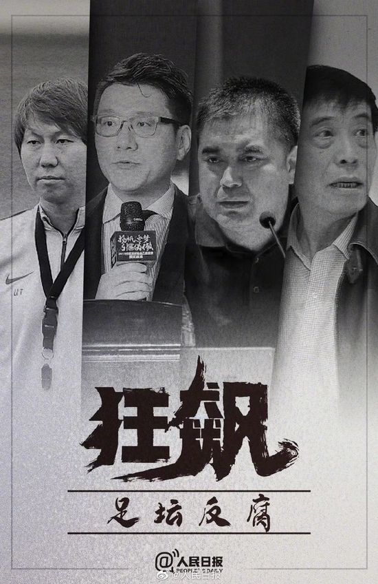 看似非常硬气然而在现实中面对女友的;眼神杀却一秒破功变怂，让人忍俊不禁
